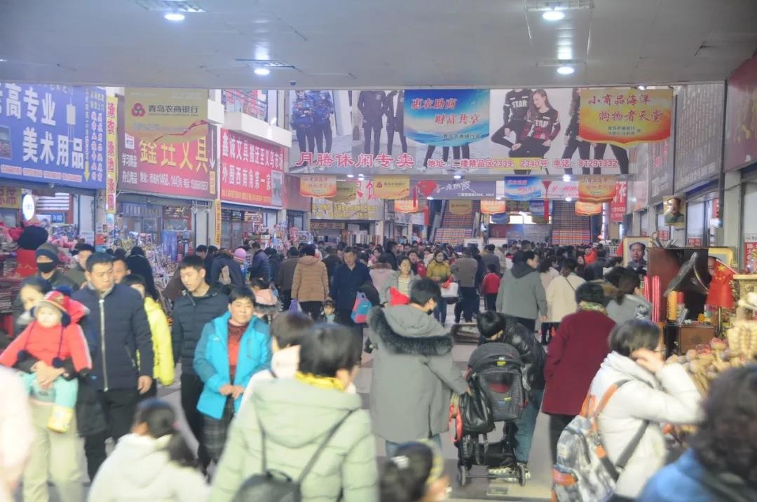 春节前奏：济南义乌小商品批发市场内外人气爆满，热闹非凡